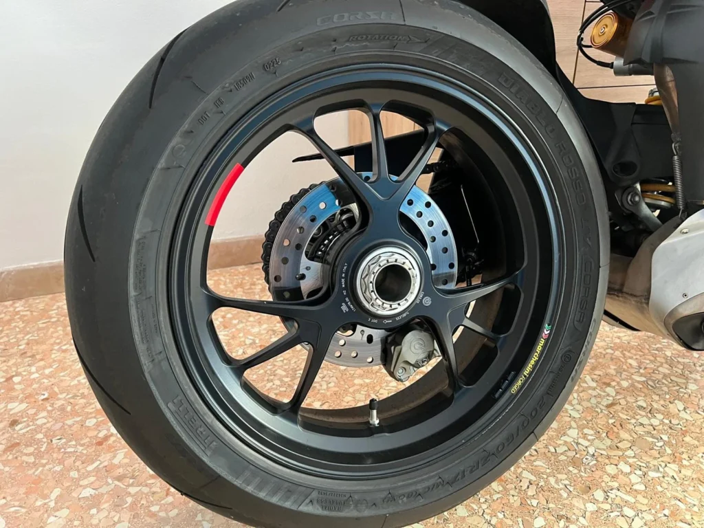 Ducati STREETFIGHTER V4S usato MCMcecchinauto