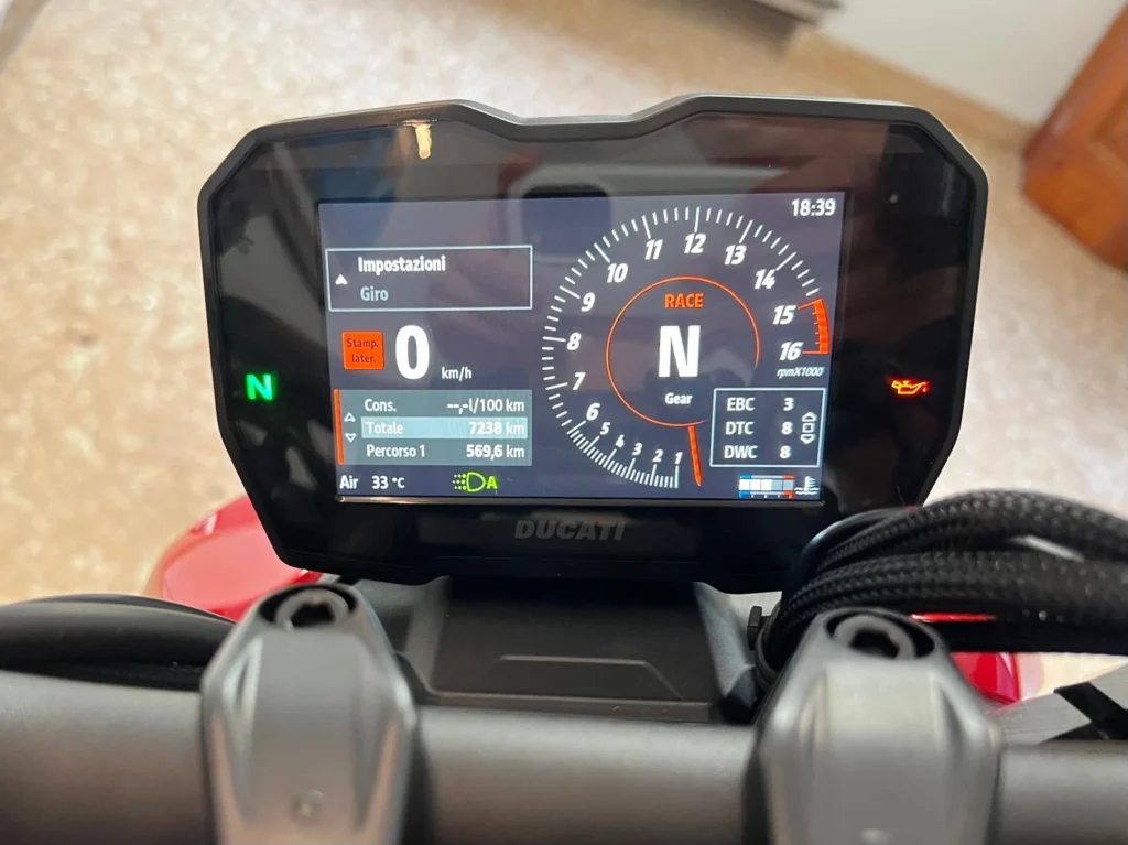 Ducati STREETFIGHTER V4S usato MCMcecchinauto