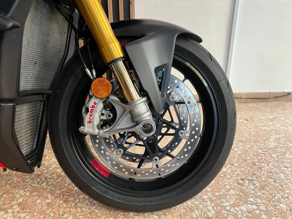 Ducati STREETFIGHTER V4S usato MCMcecchinauto