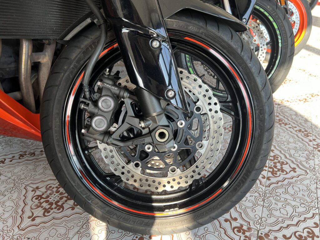 Kawasaki Z 1000 usato MCMcecchinauto