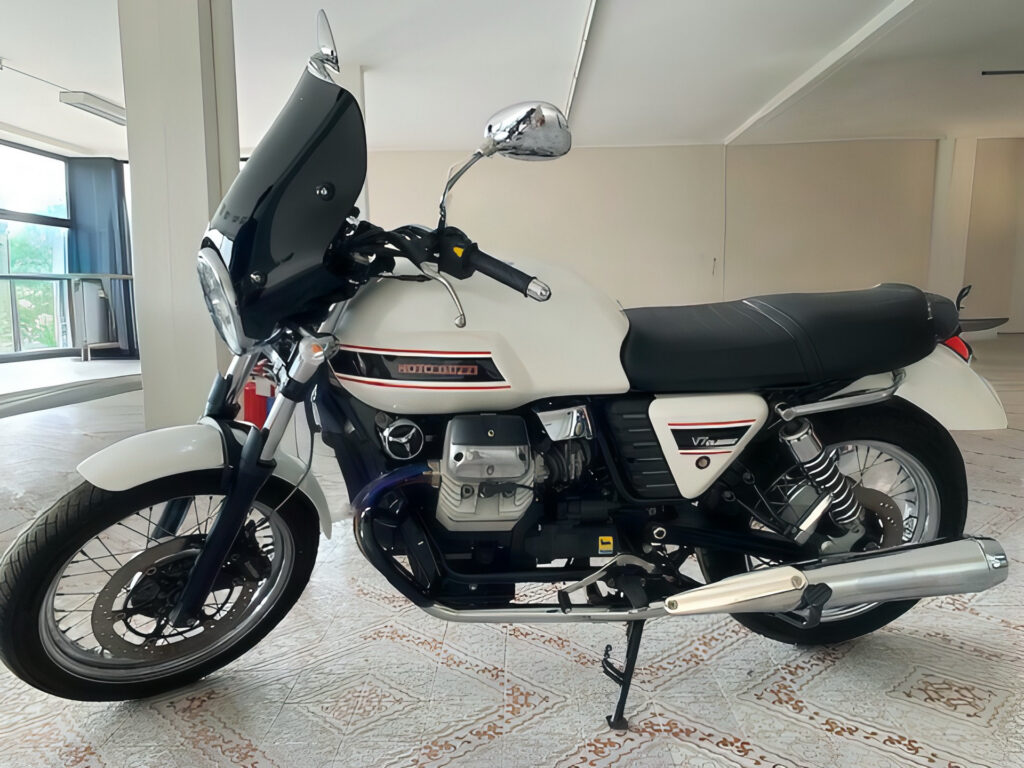 Moto Guzzi CLASSIC V7 usato MCMcecchinauto