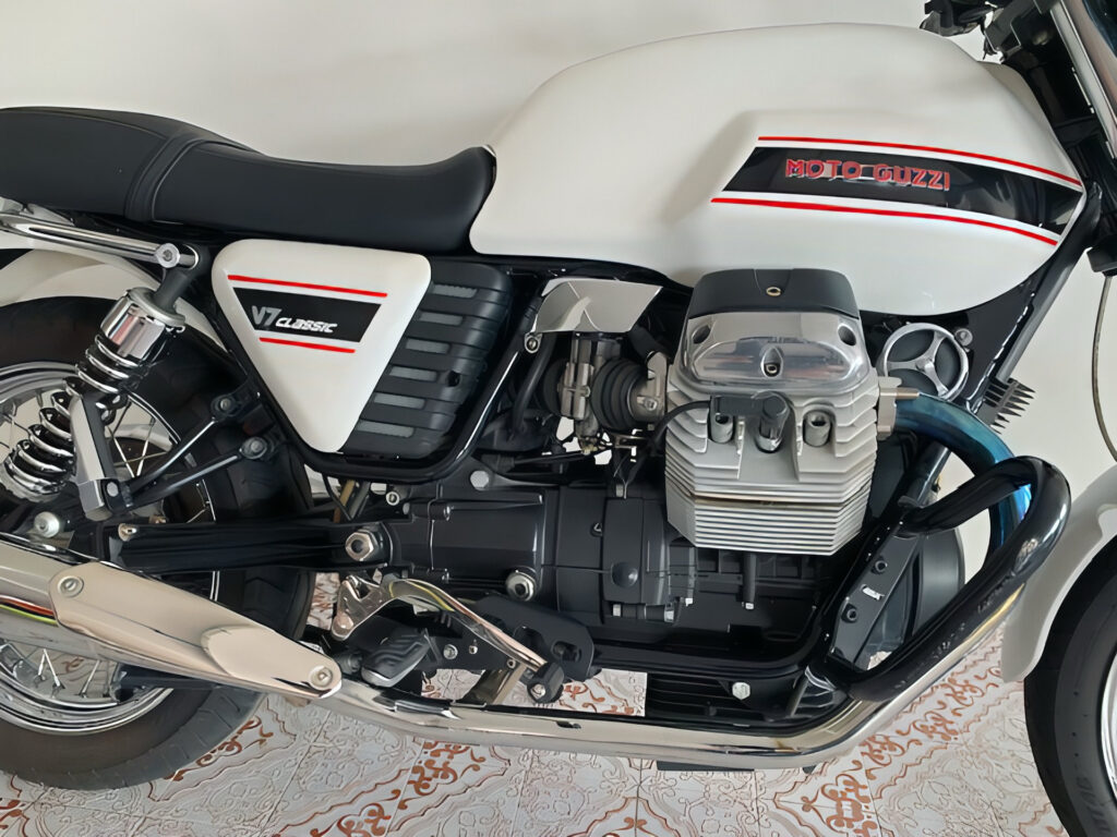 Moto Guzzi CLASSIC V7 usato MCMcecchinauto