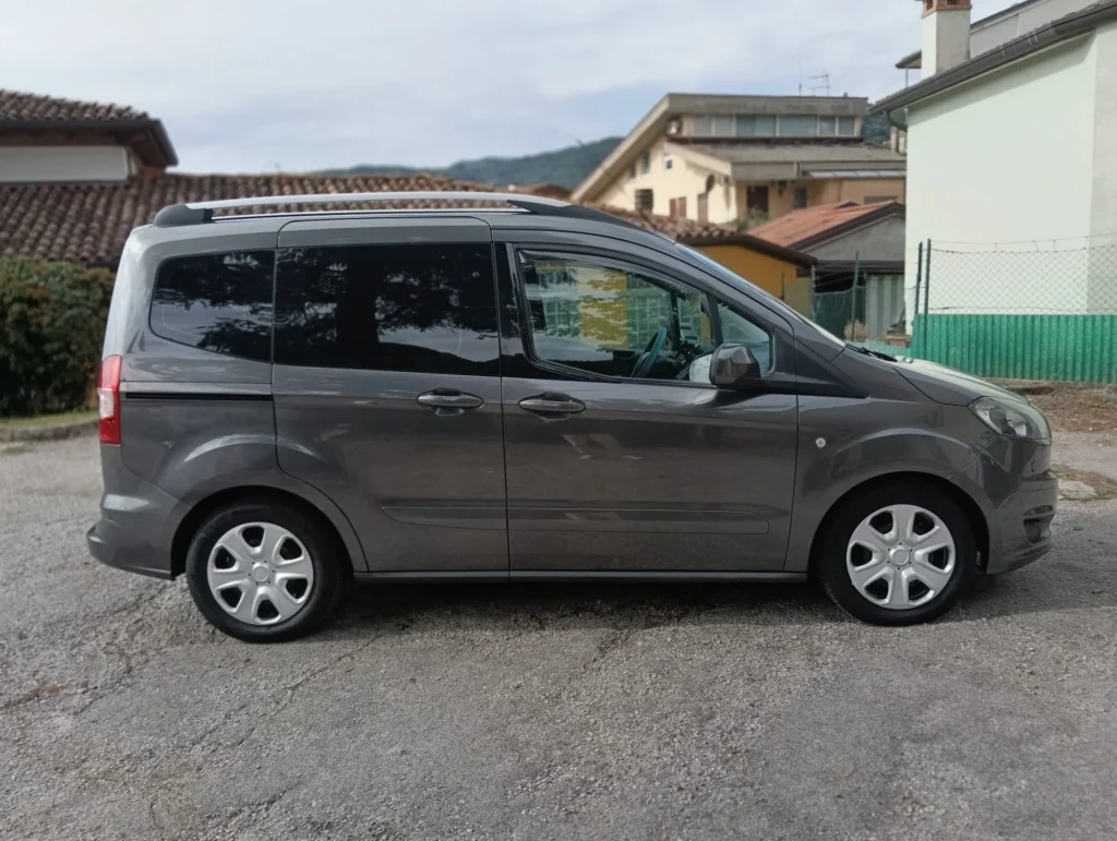 Ford TOURNEO COURIER usato MCMcecchinauto